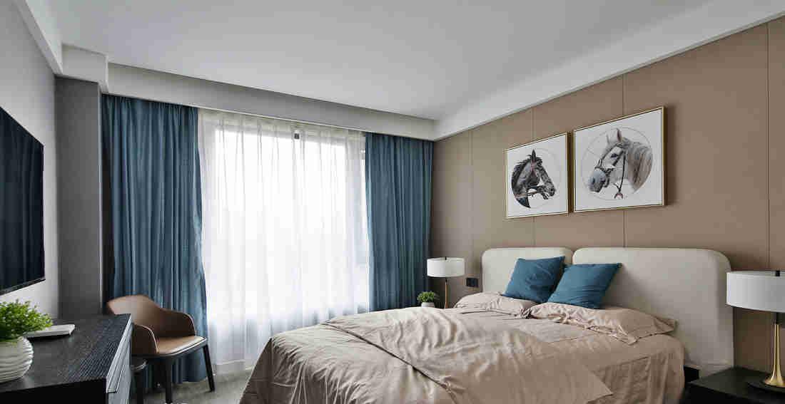 什么颜色的客厅卧室窗帘颜色显大气浅灰蓝色窗帘和家具搭配效果图