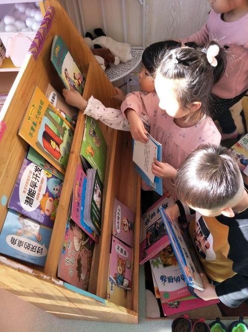 苏尼特右旗第二幼儿园中二班图书大整理主题活动