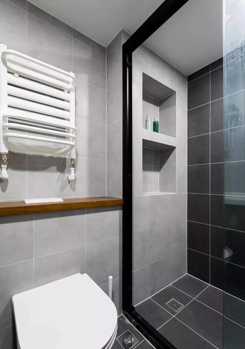 卫生间采用干湿分离设计壁龛作为收纳柜提升了卫浴房的收纳功能.