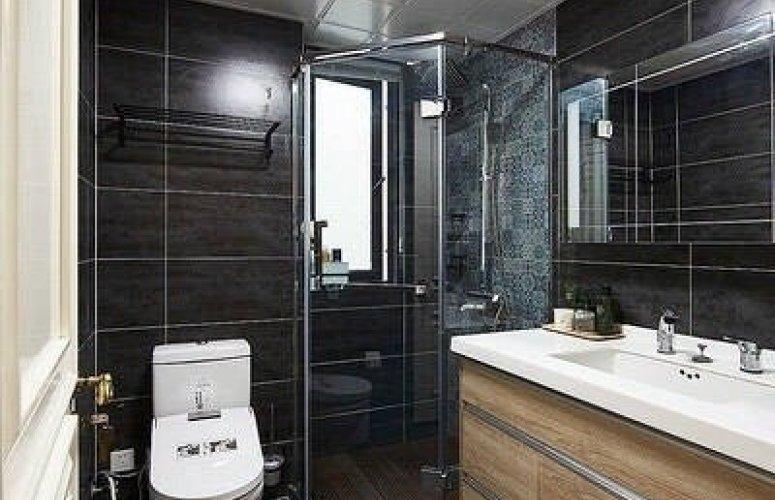 现代简约暗色系风格卫生间装修效果图淋浴房效果图