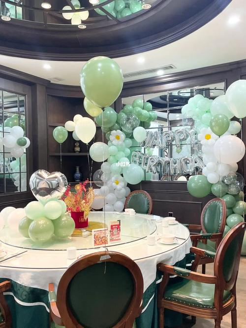 临沂金雀生日餐厅气球装饰饭店布置绿色系