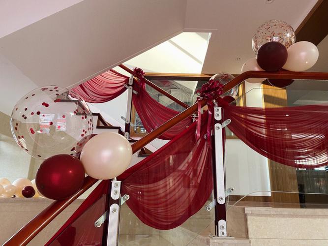 结婚气球布置楼梯扶手