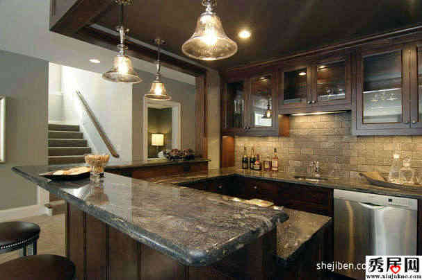 美式古典风格别墅地下室吧台厨房装修效果图