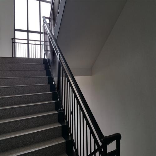 锌钢楼梯扶手产品保养1