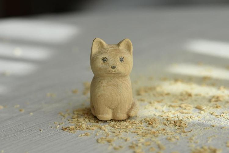 做了一只木雕小猫