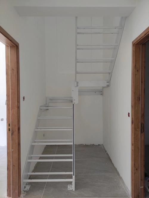 钢木楼梯安装