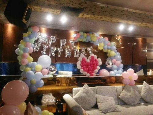 深圳过生日用气球布置20平米的ktv包厢需要多少钱