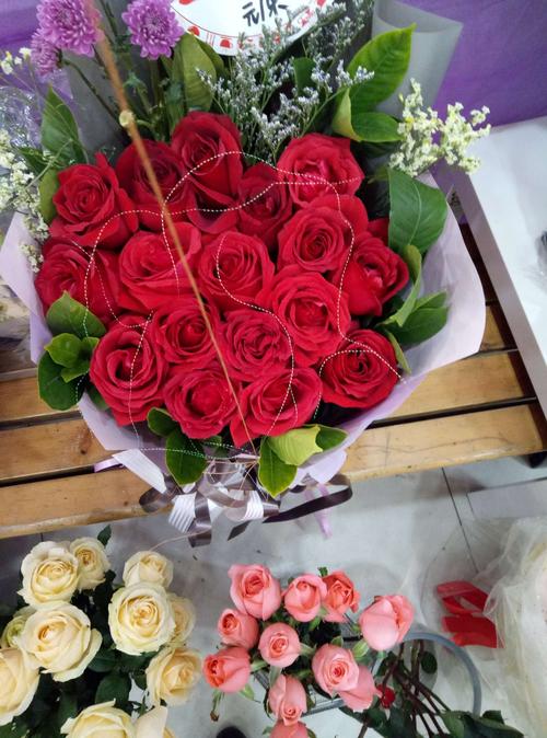 一生的爱九百九十九朵玫瑰代表了我爱你