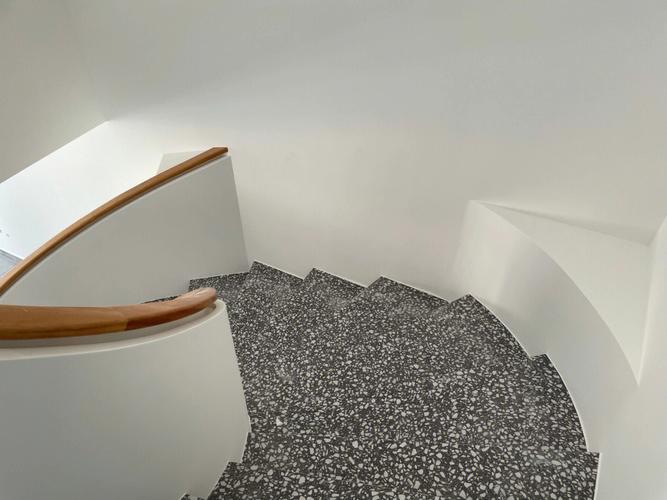水磨石瓷砖楼梯