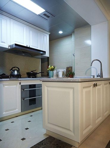 新古典风格三居室厨房橱柜装修效果图