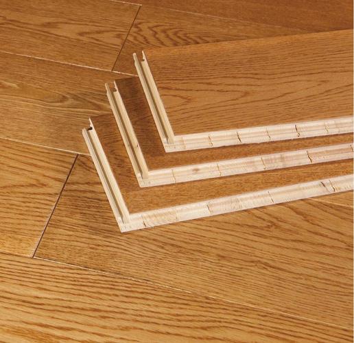 它又分为多层实木复合地板和三层实木复合地板两个种类