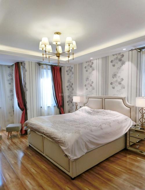 欧式风格卧室窗帘搭配装饰效果图