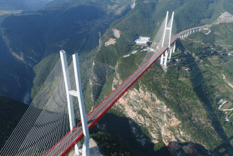 原创世界第一高桥北盘江大桥高565米横跨云贵两省开车就像开飞机