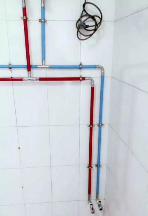 厕所水管明装怎么安装