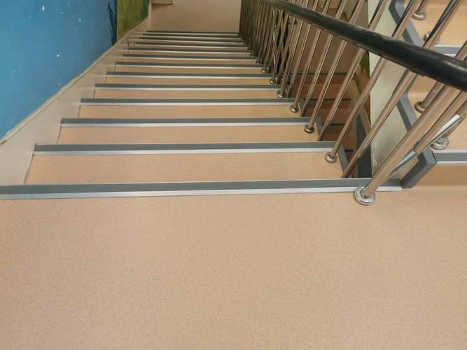 幼儿园楼梯踏步防滑包边楼梯青岛定制地胶