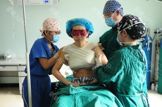 女子做完隆胸手术后却发现自己胸部气晕了