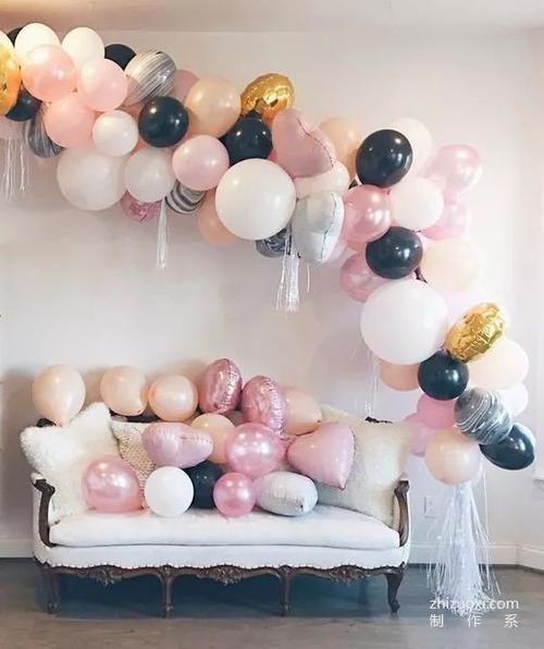 气球和花艺搭配打造唯美的少女心温馨室内装饰效果图