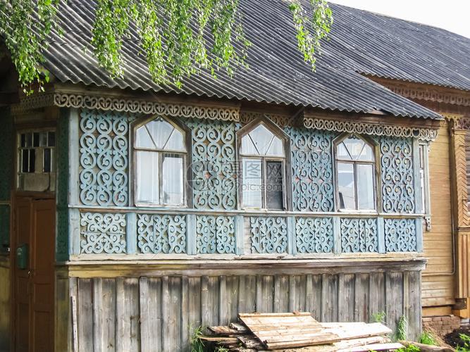 木制房屋窗的侧面框装饰的古老风格木制房屋窗的侧面古老装饰风格
