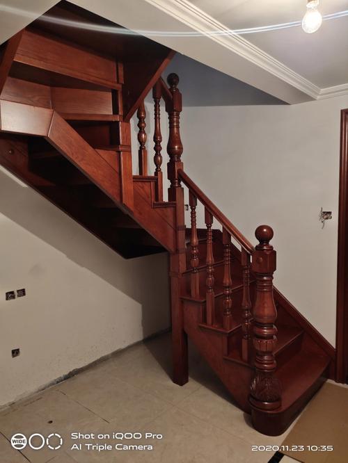 实木楼梯安装案例