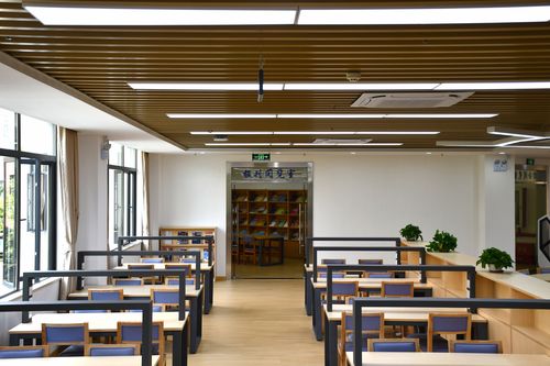 学院图书馆综合阅览室多功能视听室正式启用