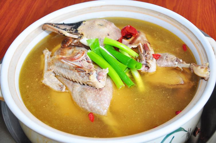 p滋润鸭汤是一道传统的名菜属于重庆菜是集美食养生传统滋补