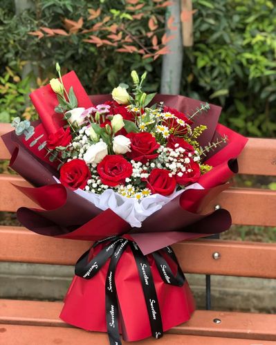 13朵红玫瑰鲜花送女朋友生日鲜花
