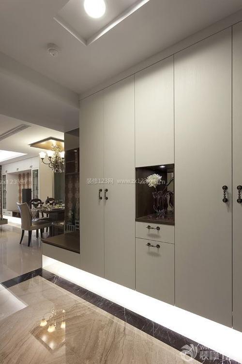 110平米中式家居客厅大衣柜设计效果图