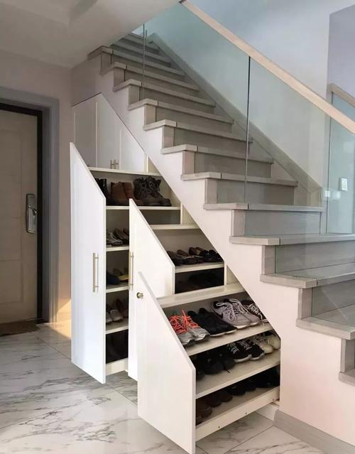 回家后是楼梯的复式楼这种楼梯间鞋柜结合抽屉式的设计简直是太