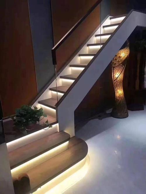 上海楼梯展楼梯灯光设计让你的家比邻居家高级3倍