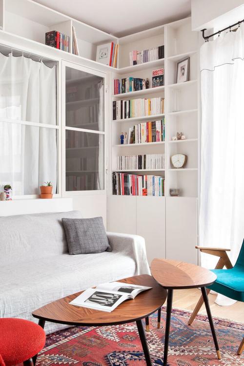 一个书架装饰空间看书两不误客厅也能变书房利用屋子的拐角空间