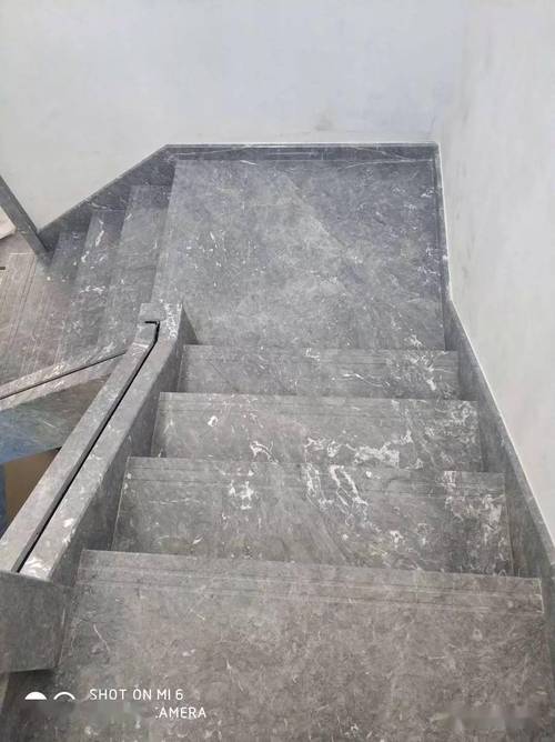 灰色大理石楼梯现代轻奢家装少不了装饰石材色调