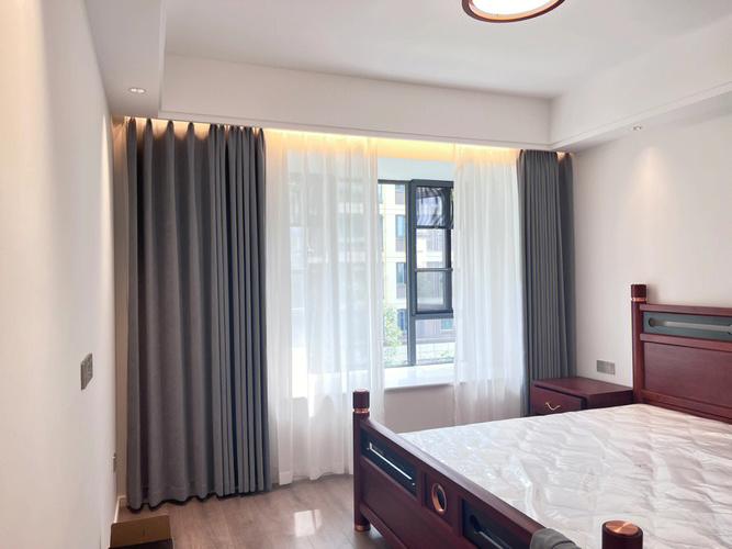 新中式家具纯色窗帘完美搭配