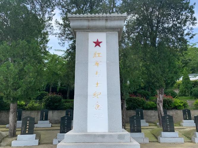 寻访中国第一将军县一位83岁老人为无名烈士守墓60年