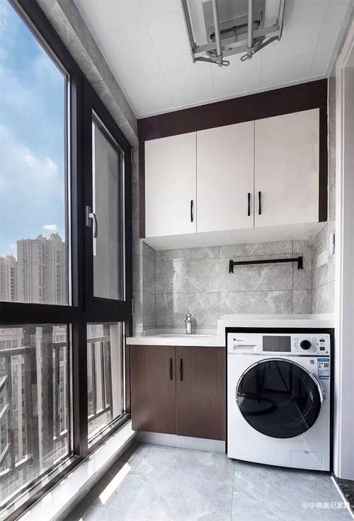 洗衣机嵌入阳台柜内的设计方案参考2