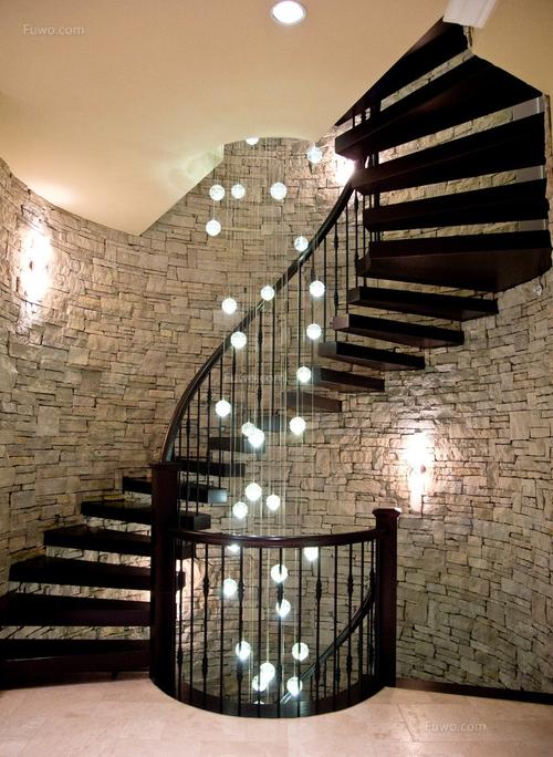 美式别墅楼梯珠串小灯装修效果图