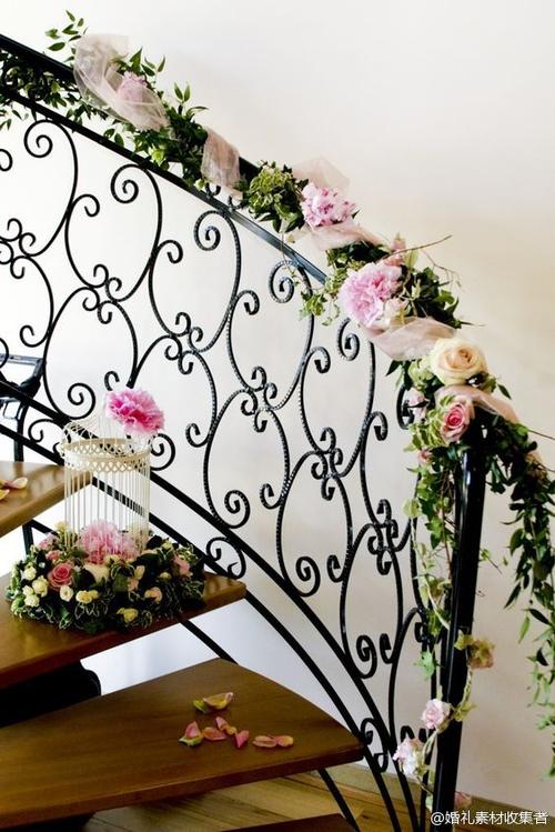 婚礼鲜花楼梯上的鲜花装饰