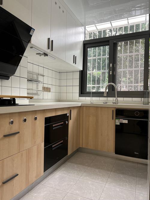 83平米现代简约风三室厨房装修效果图橱柜创意设计图