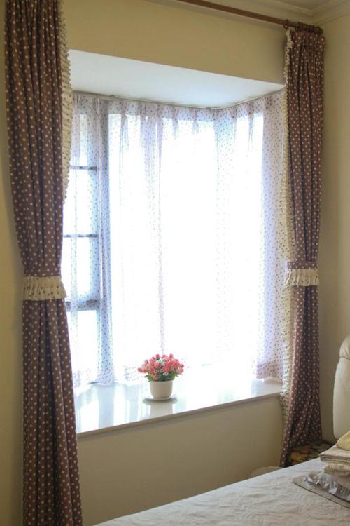 现代卧室窗帘房间窗台效果图