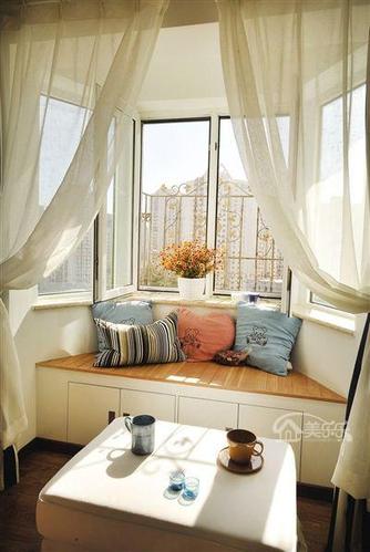 阳台飘窗抱枕阳台榻榻米休闲的好地方装修效果图135332080