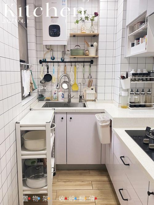 整个厨房使用白色整体显得比较亮小户型厨房