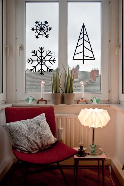 圣诞节窗户装饰和纸胶带剪贴的圣诞树和雪花黑色更富有现代感