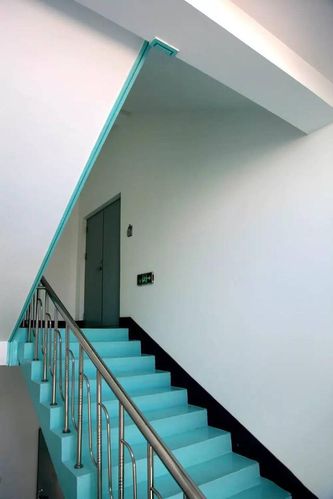 楼梯间涂刷地坪漆及整体效果