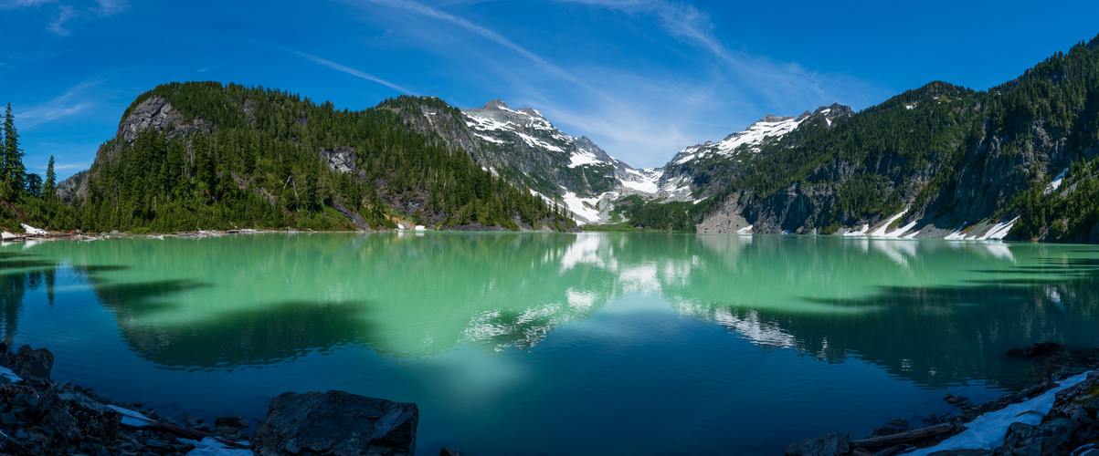 秀丽的山林湖泊图片1080x2242分辨率下载秀丽的山林湖泊图片图片