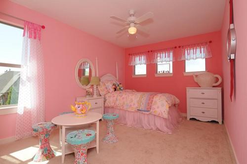 儿童房粉色墙面设计现代别墅装修效果图