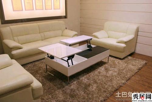 白色茶几与客厅地毯真皮沙发组合搭配摆放设计图片