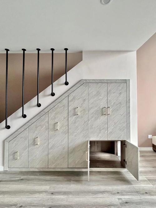 80平米轻奢风格三室客厅装修效果图楼梯创意设计图