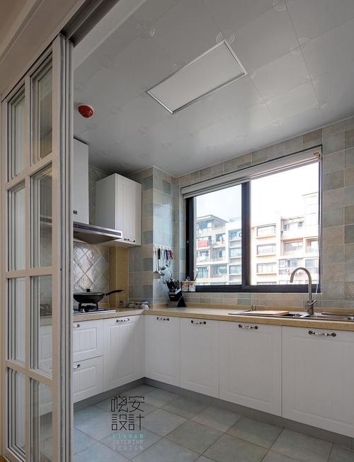 三居室现代厨房窗户装修效果图