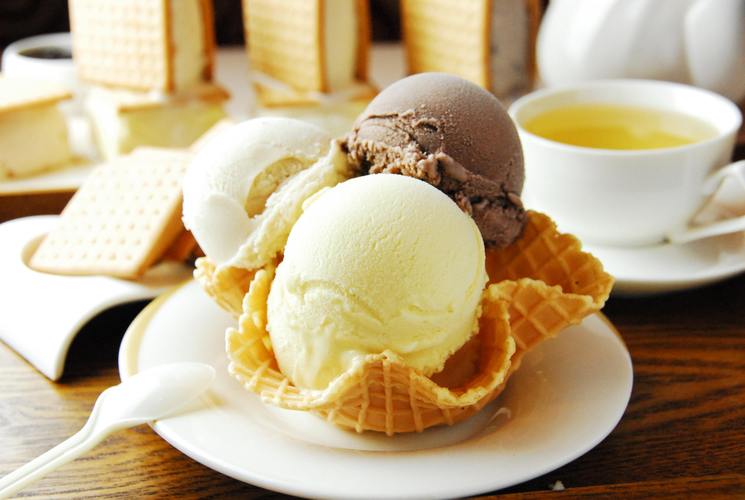 p雪梨冰激凌是一道以雪梨牛奶蜂蜜等为主要食材制作的美食.