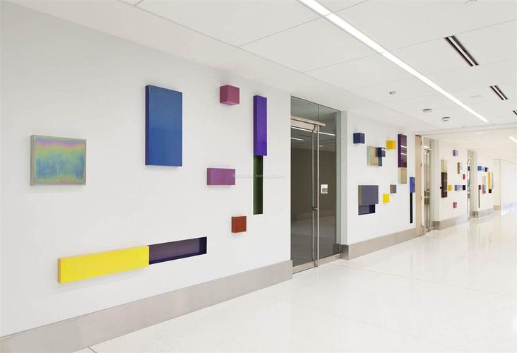 医院走廊装修背景墙效果图片