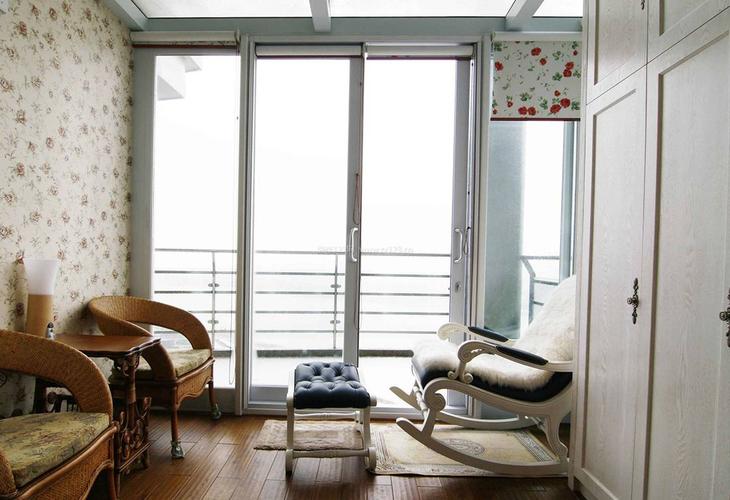 韩式田园风格室内客厅到阳台的门装修效果图